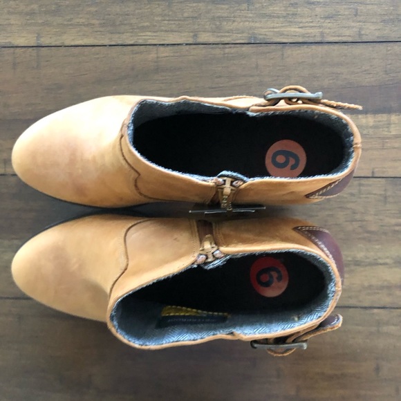 NWT! CAT Tan Suede Ankle Booties - Picture 3 of 4